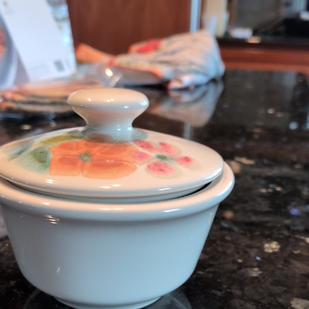 Franciscan  floral Covered Sugar Bowl with Orange, Yellow and pink Floral Motif - Picture 6 of 6